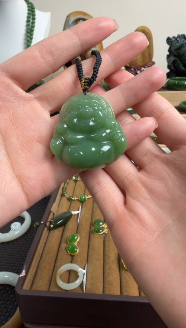 颈饰未镶嵌和田玉挂件