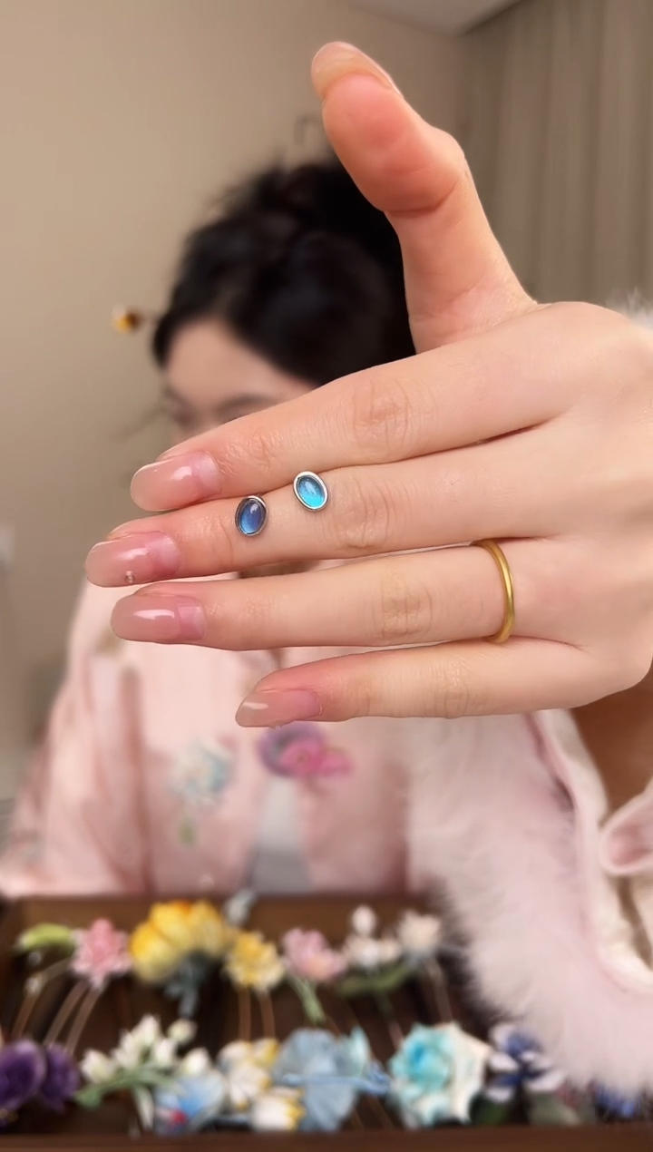 刺绣?***?小点位蝴蝶耳钉