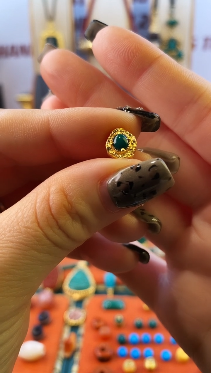 【闪购商品】绿松石。足金镶嵌背云 