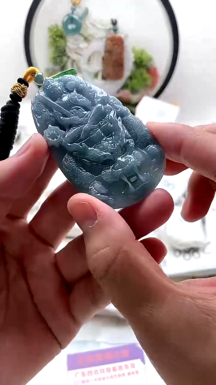 颈饰未镶嵌翡翠虚空藏