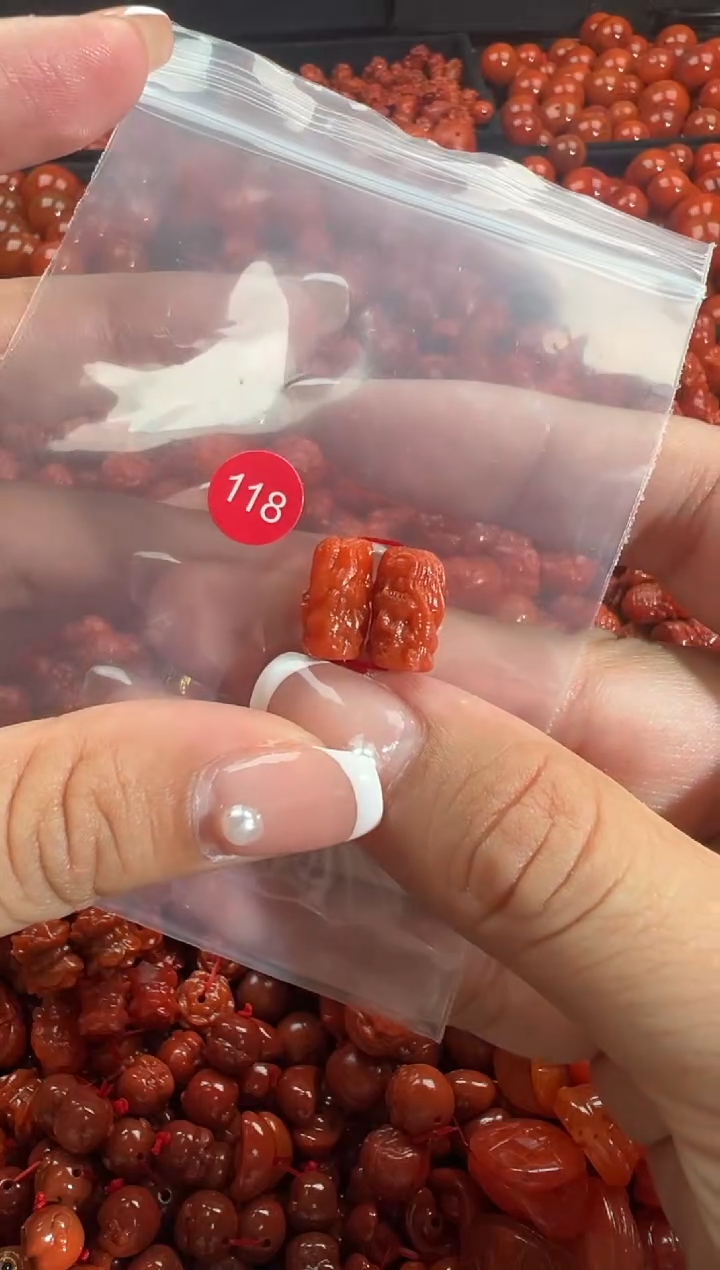 颈饰未镶嵌南红玛瑙1