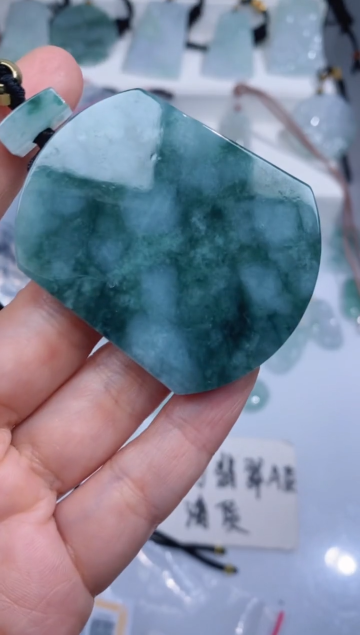 颈饰未镶嵌翡翠吊坠