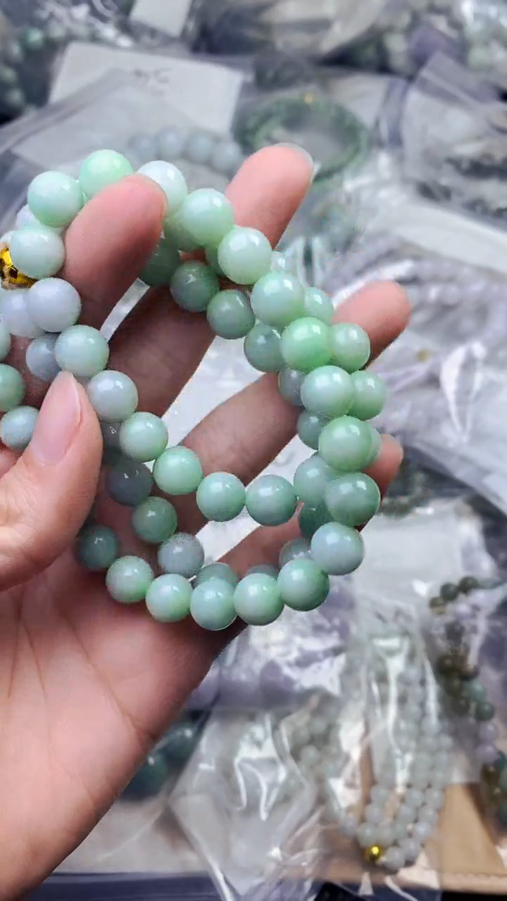 定制翡翠未镶嵌手串