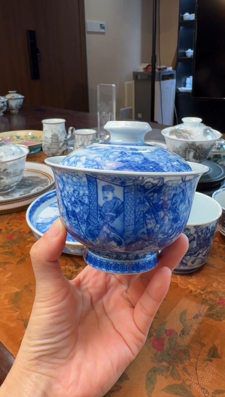 1*.手绘青花重工人物三官出巡盖碗