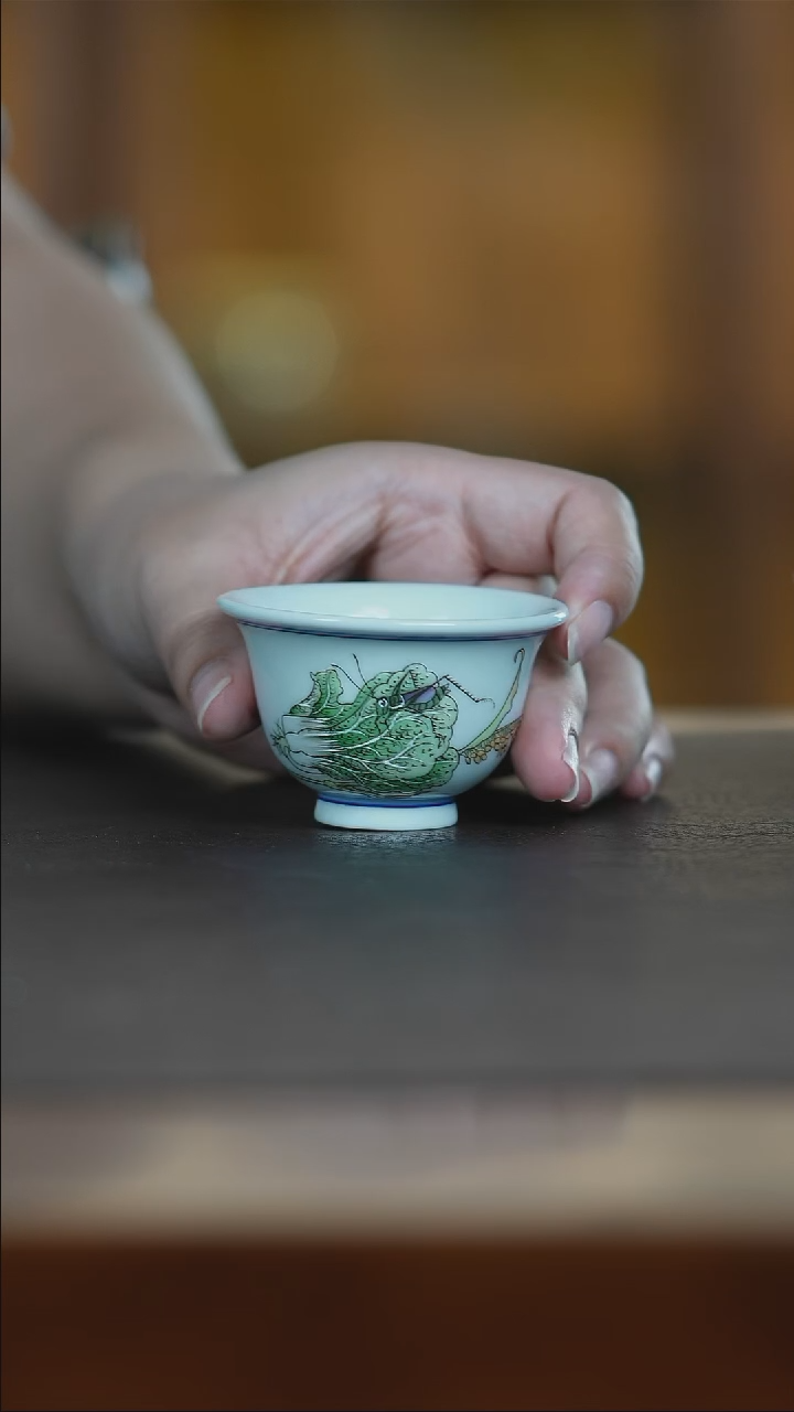 珐琅彩白菜小压手杯