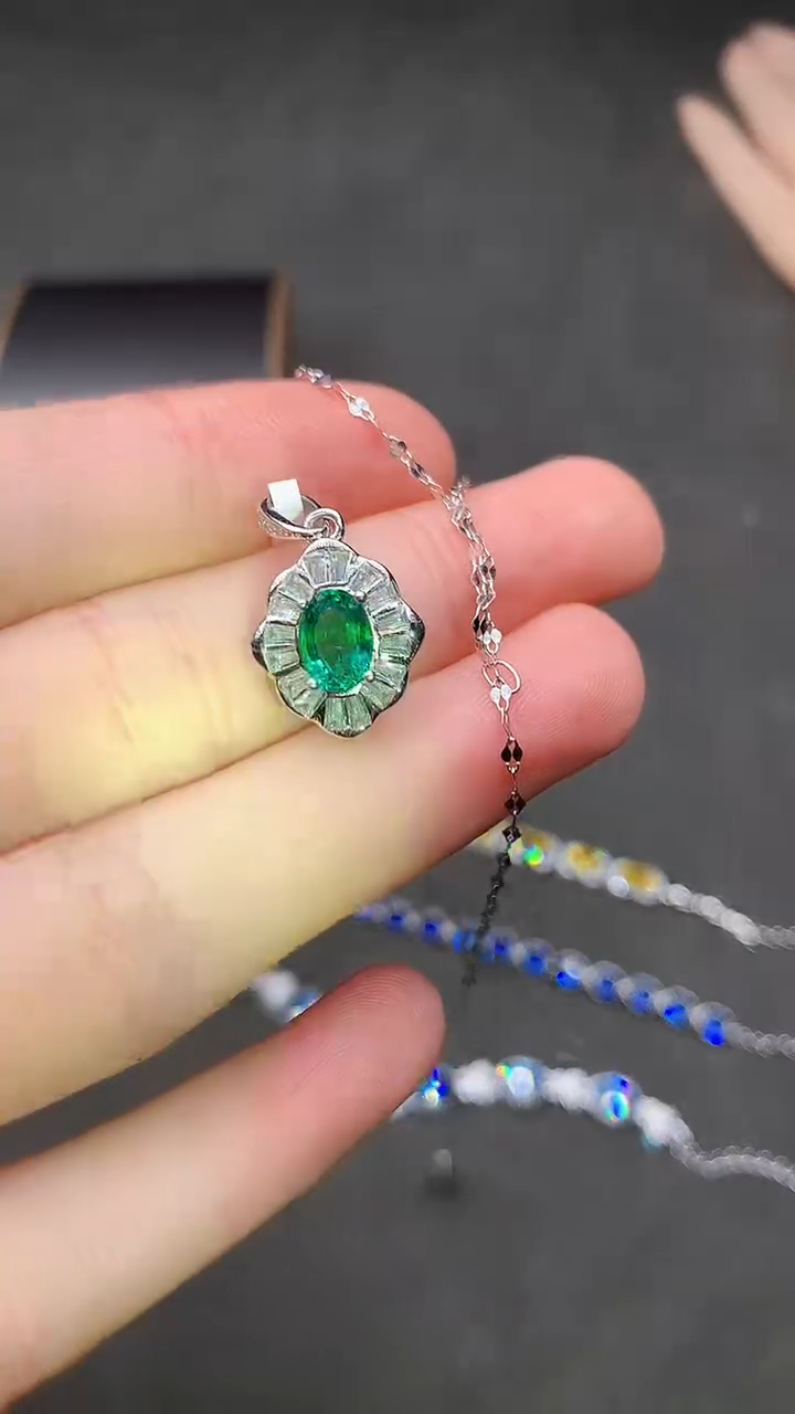 【闪购商品】祖母绿颈饰银S925镶嵌......