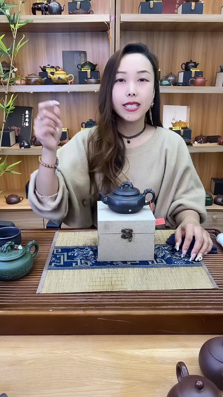 【闪购商品】紫砂茶壶石黄六方龙韵【菲】