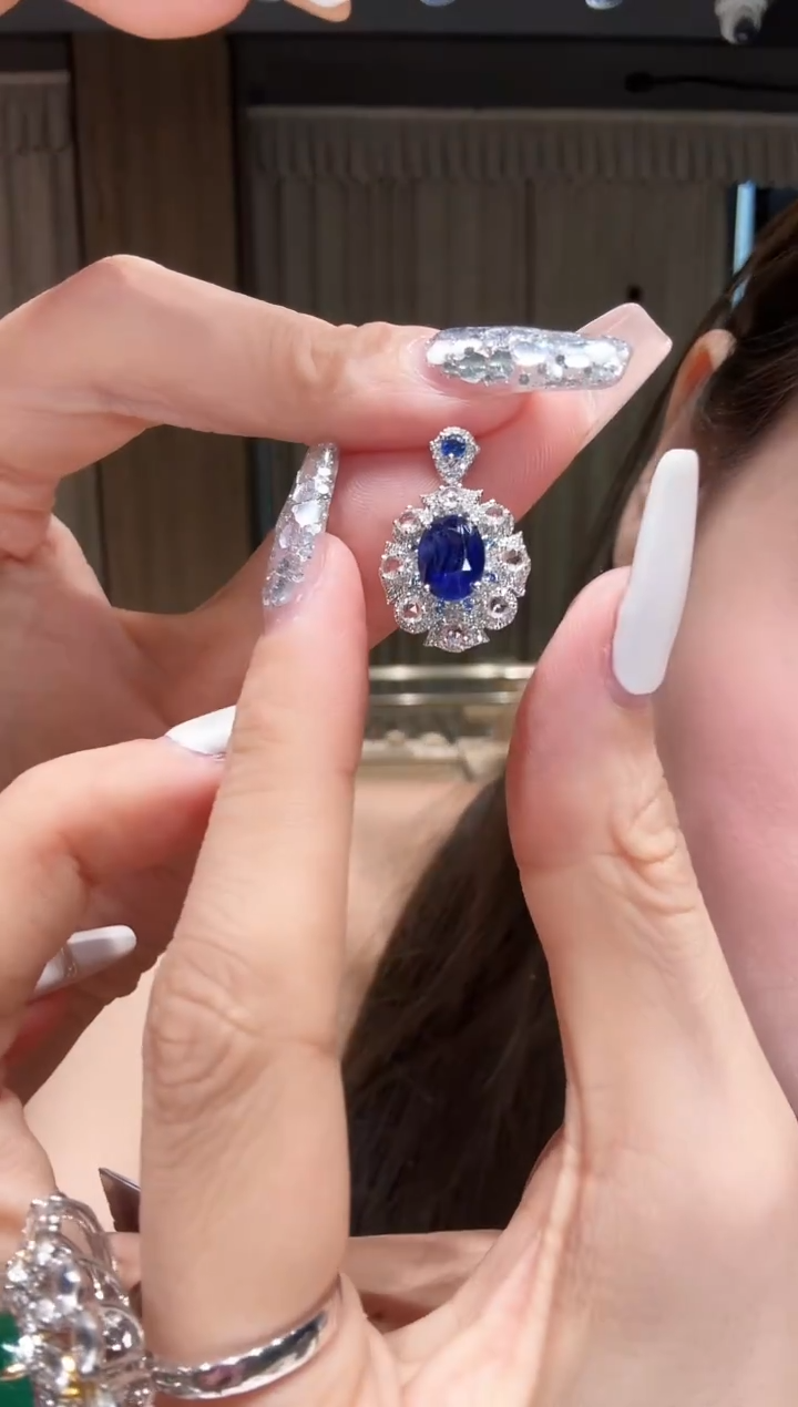 吊坠（不含链）蓝宝石18K金镶嵌CE0904