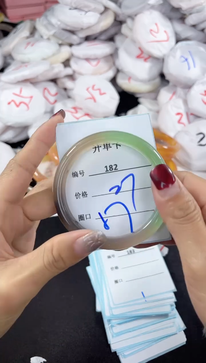 【闪购商品】玛瑙/玉髓手镯未镶嵌182