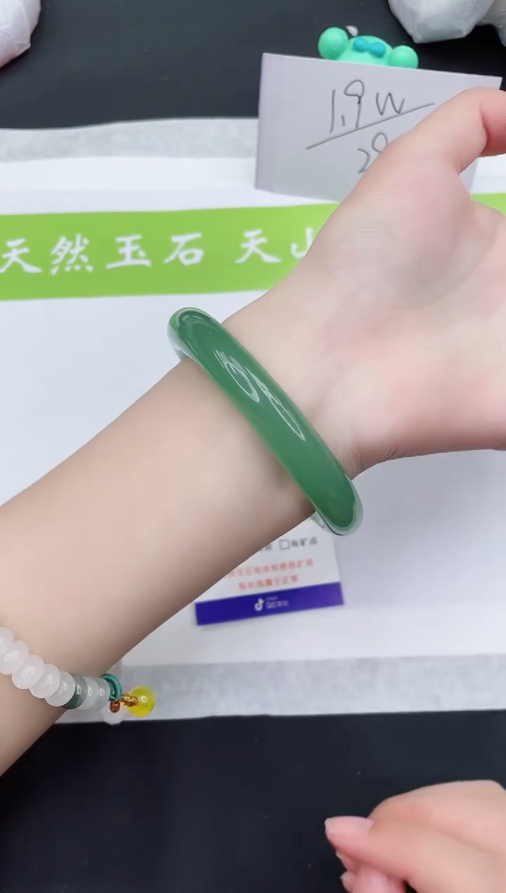 【闪购商品】石英质玉手镯未镶嵌D494-59+