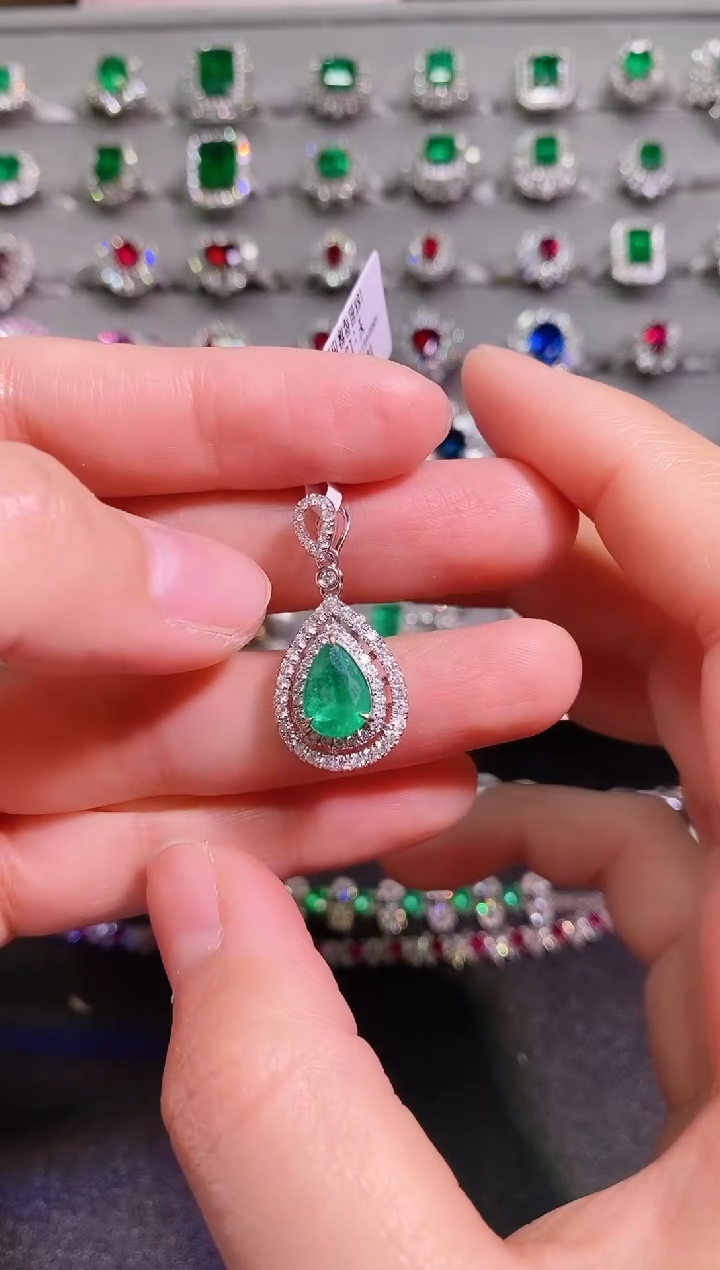 【闪购商品】祖母绿18K金吊坠18K金镶嵌2.38克拉