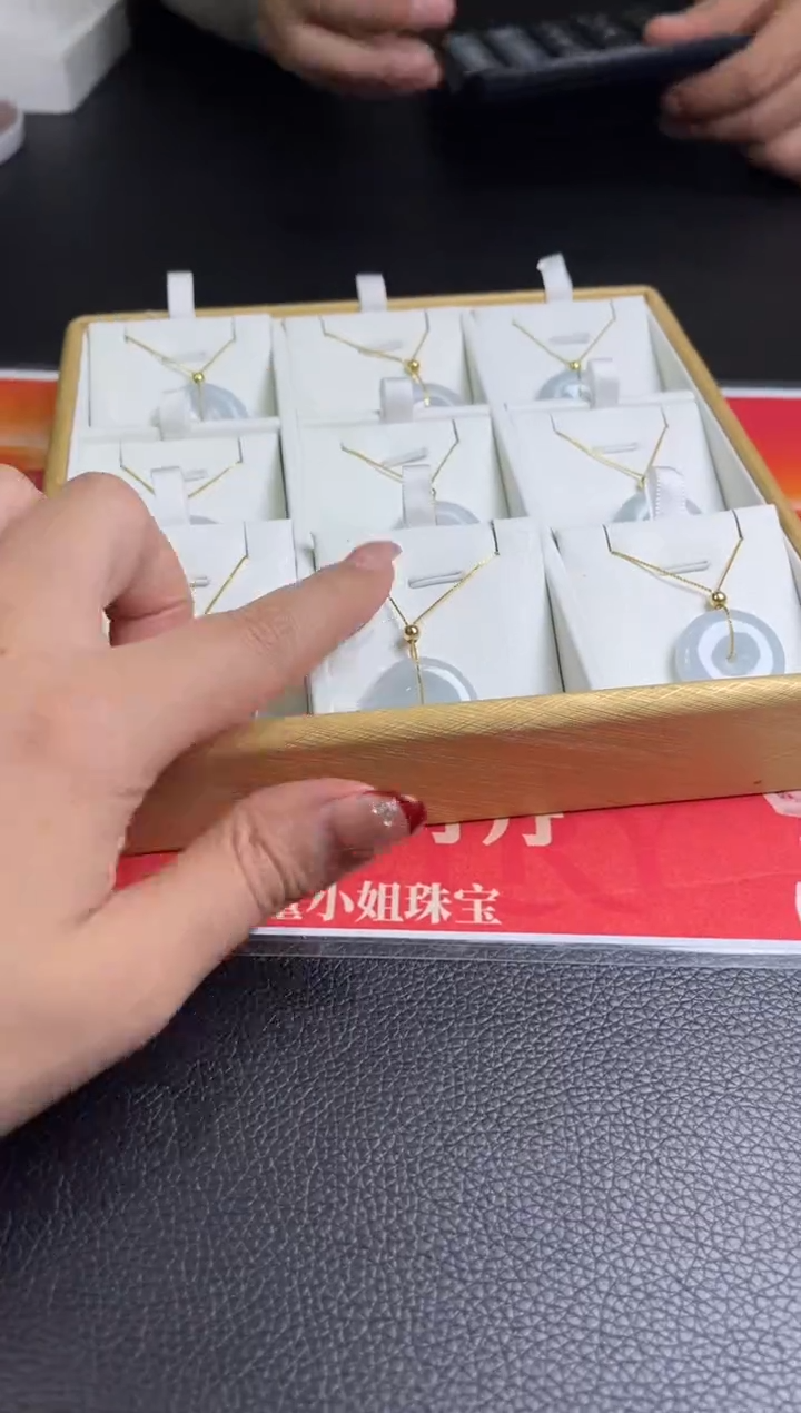 【闪购商品】翡翠吊坠(赠链)未镶嵌Y76多样性发一件 