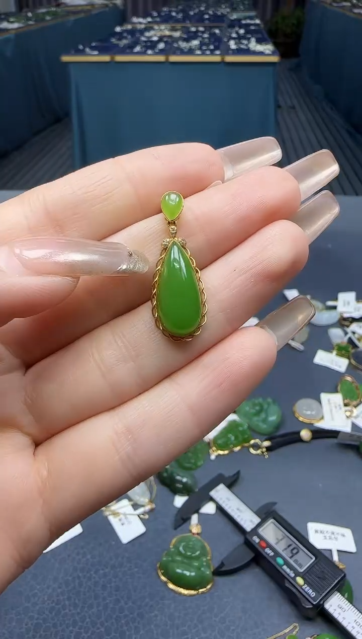 【闪购商品】和田玉挂件18K金镶嵌1