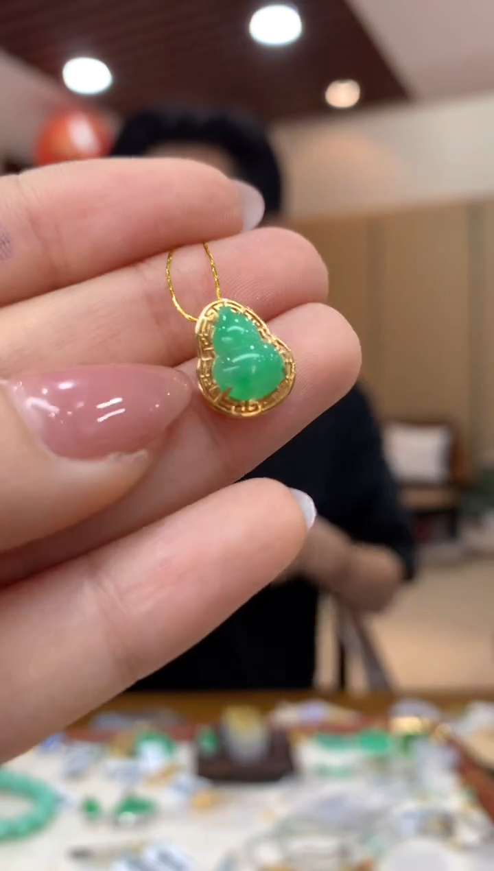 吊坠(不含链)18K金镶嵌翡翠葫芦