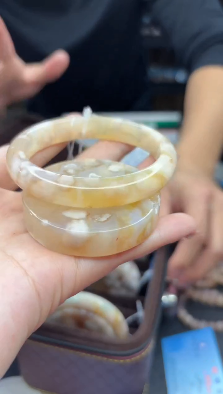 【闪购商品】石英质玉手镯未镶嵌538（58圈赠送镯心）