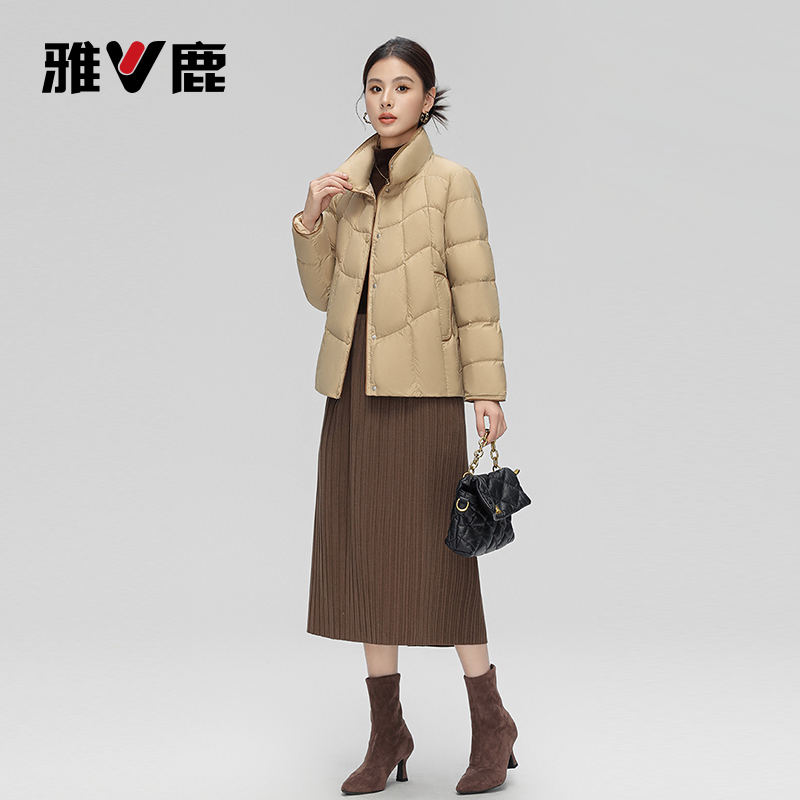 V/雅鹿秋冬季立领羽绒服暗扣户外女士时尚羽绒外套短款女款