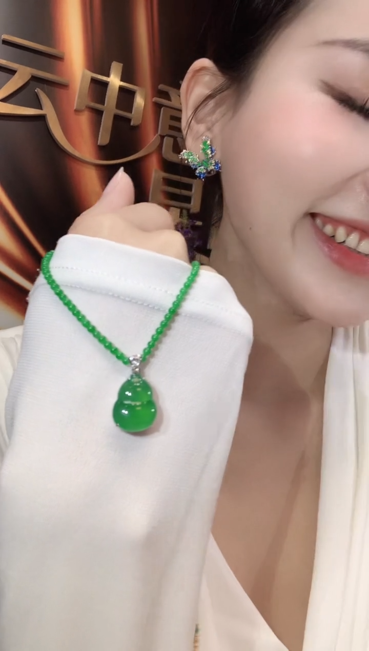 吊坠(不含链)18K金镶嵌翡翠福*A10