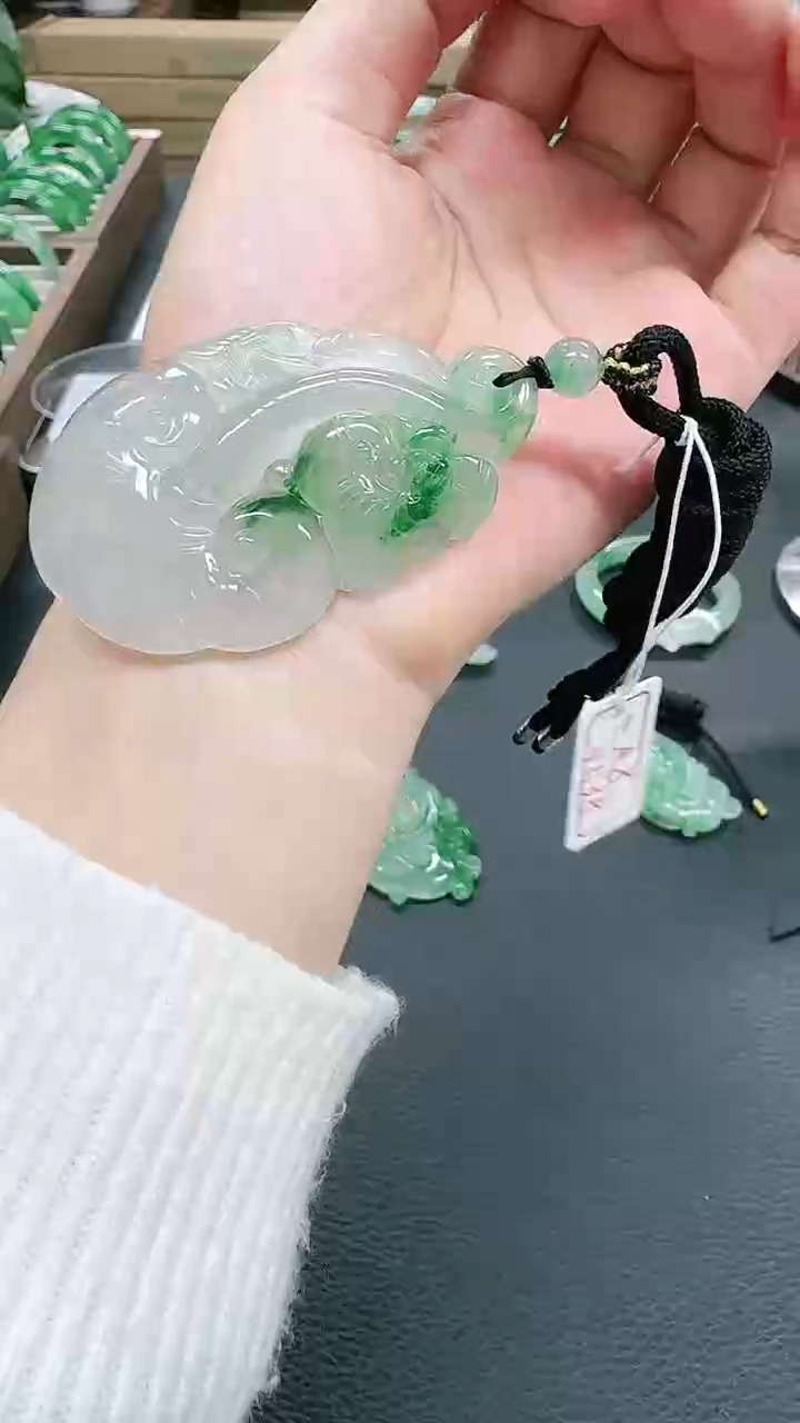未镶嵌1石英质玉（非洲翠）金****铺/9983