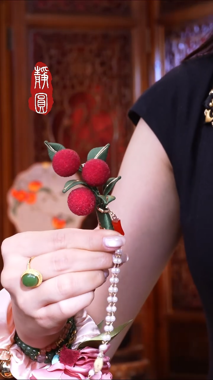 织绣纯手工非遗【边夹杨梅】