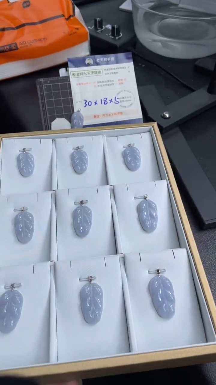 【闪购商品】翡翠颈饰18K金镶嵌翡翠叶子18/多样性发其一CP