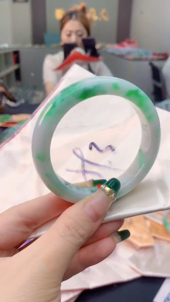 翡翠手镯未镶嵌0416060709