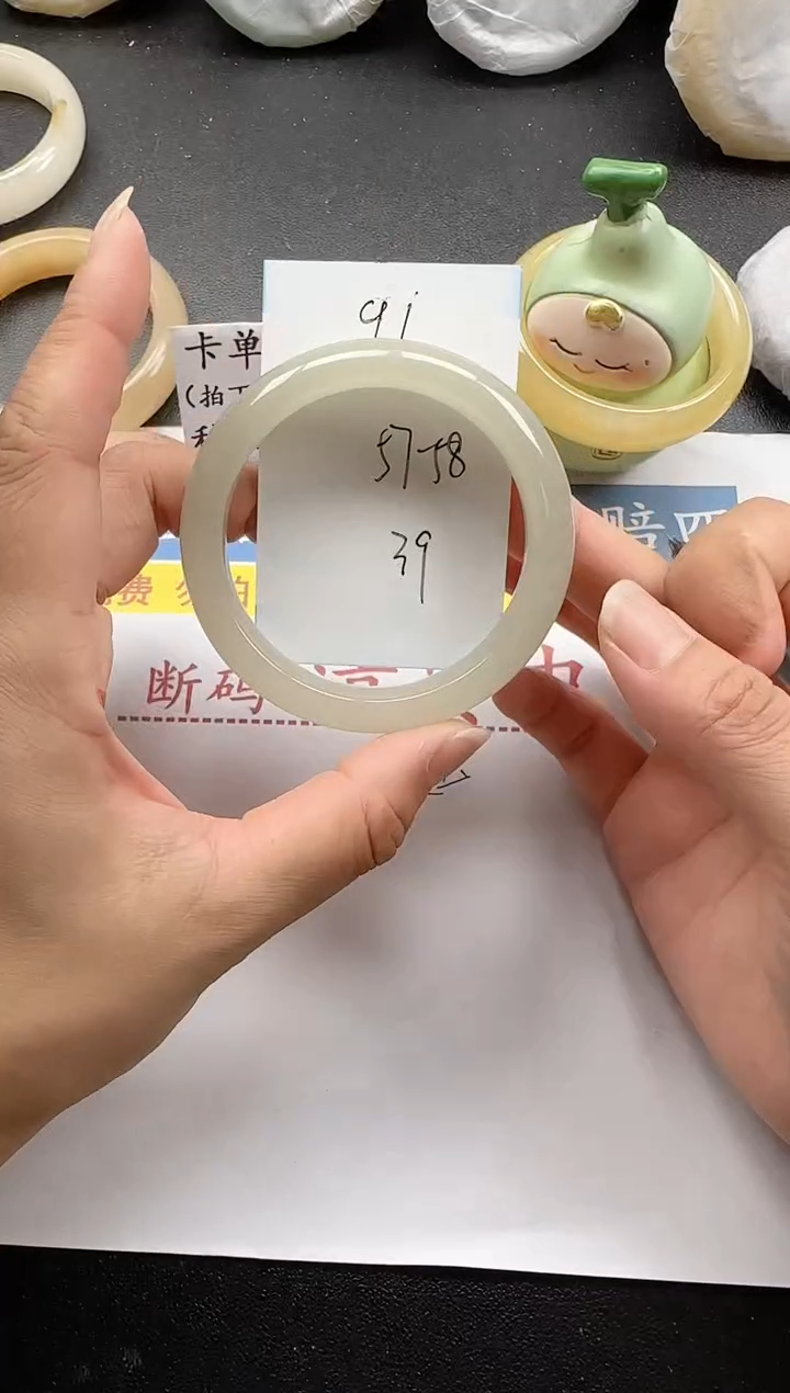 未镶嵌手镯石英质玉91