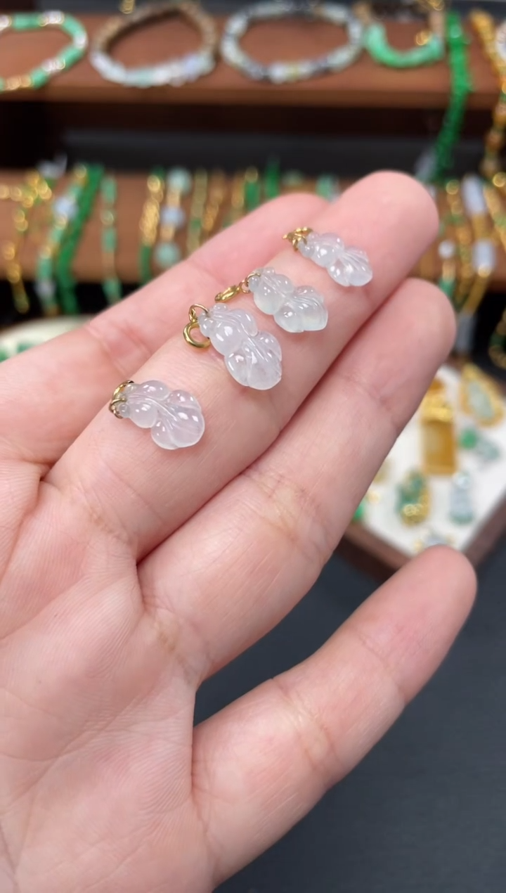 【闪购商品】翡翠吊坠(不含链)未镶嵌多样性  发货一个  P129