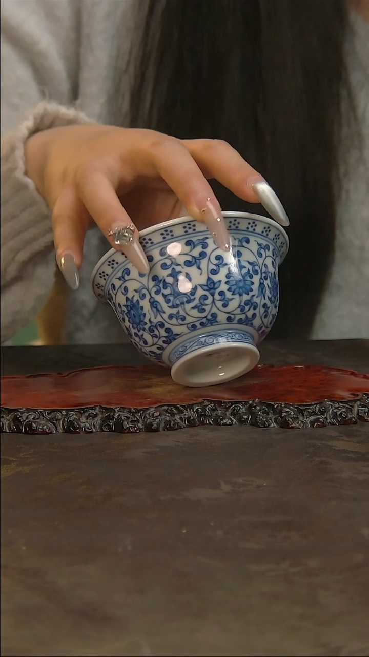 【闪购商品】青花手绘缠枝莲主人杯