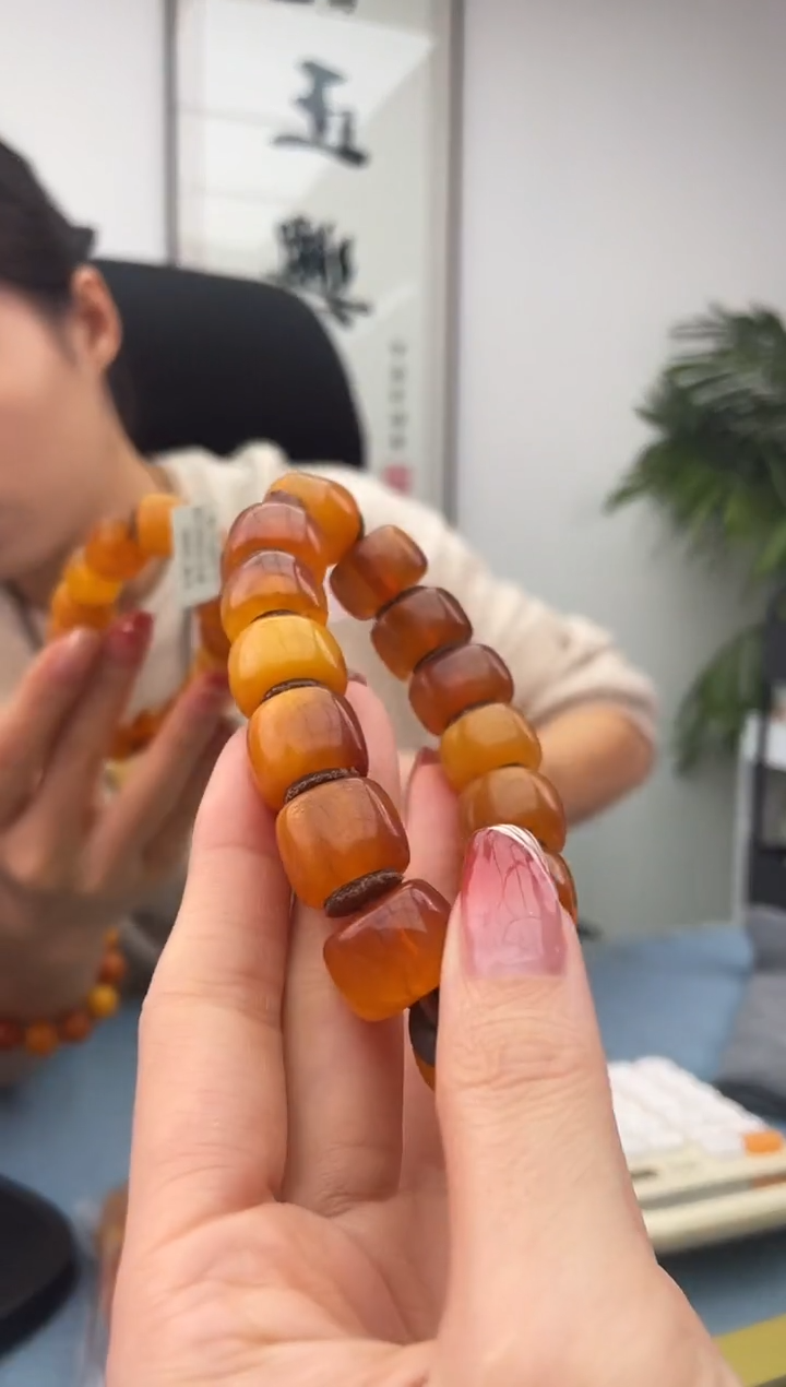 【闪购商品】蜜蜡珠宝奇石未镶嵌微瑕假一罚十，037.15