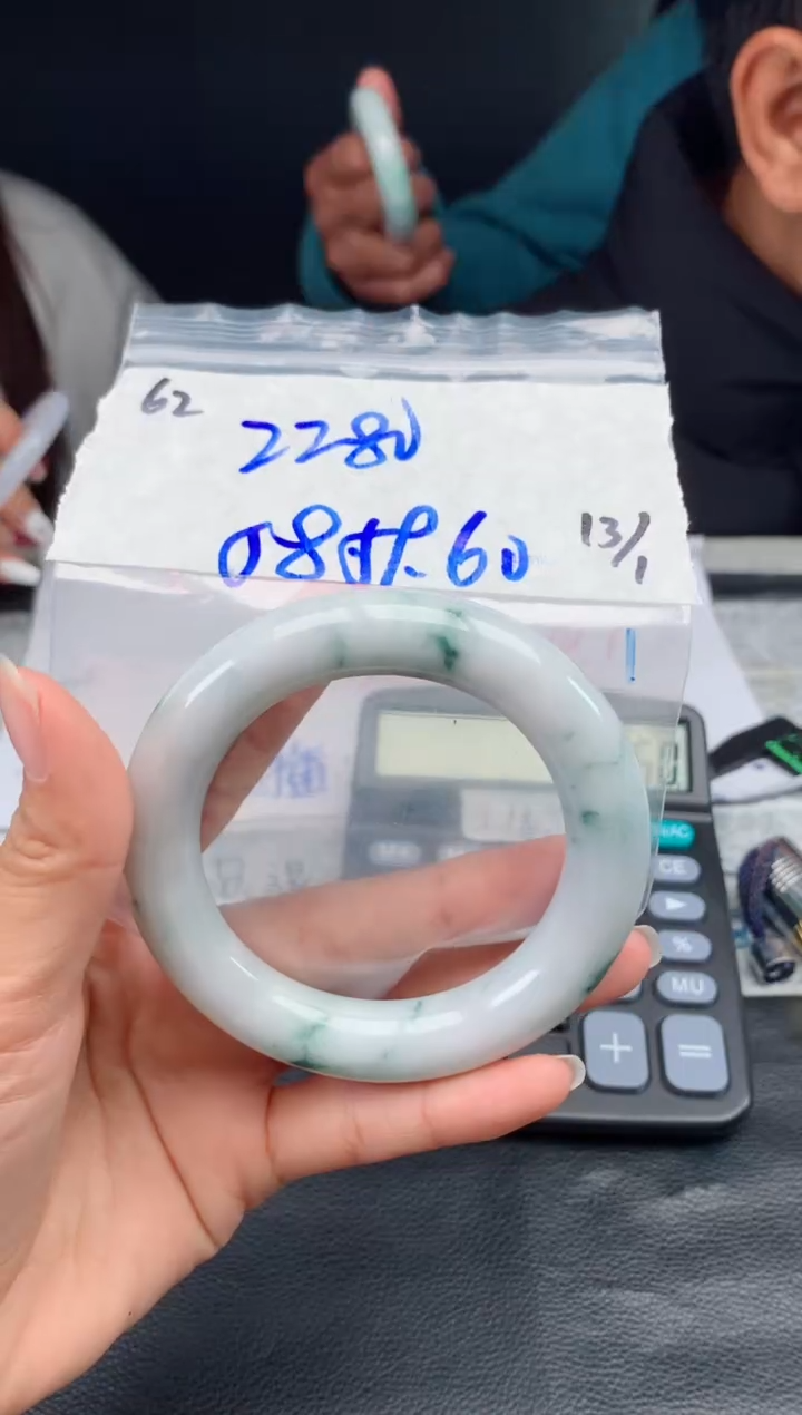 【闪购商品】定制翡翠未镶嵌62毛货需精细抛光手镯多样性拍一发一