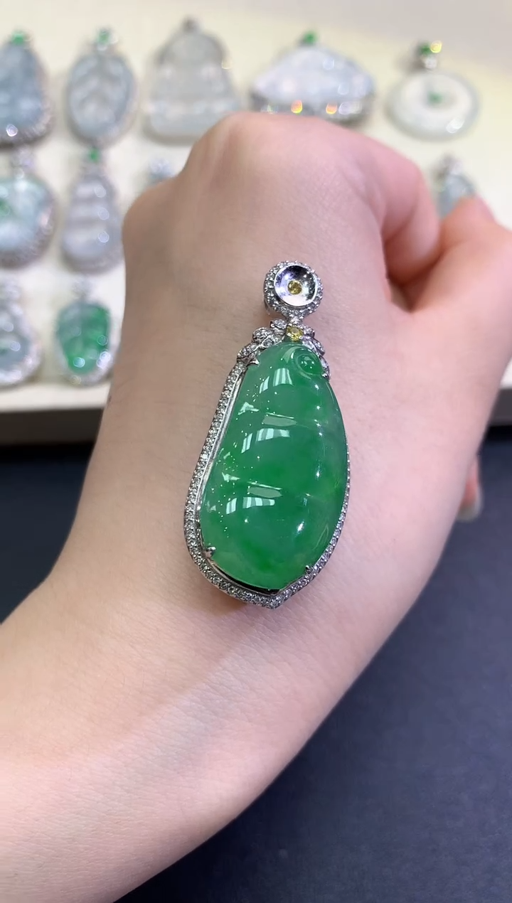 【闪购商品】翡翠颈饰18K金镶嵌B126