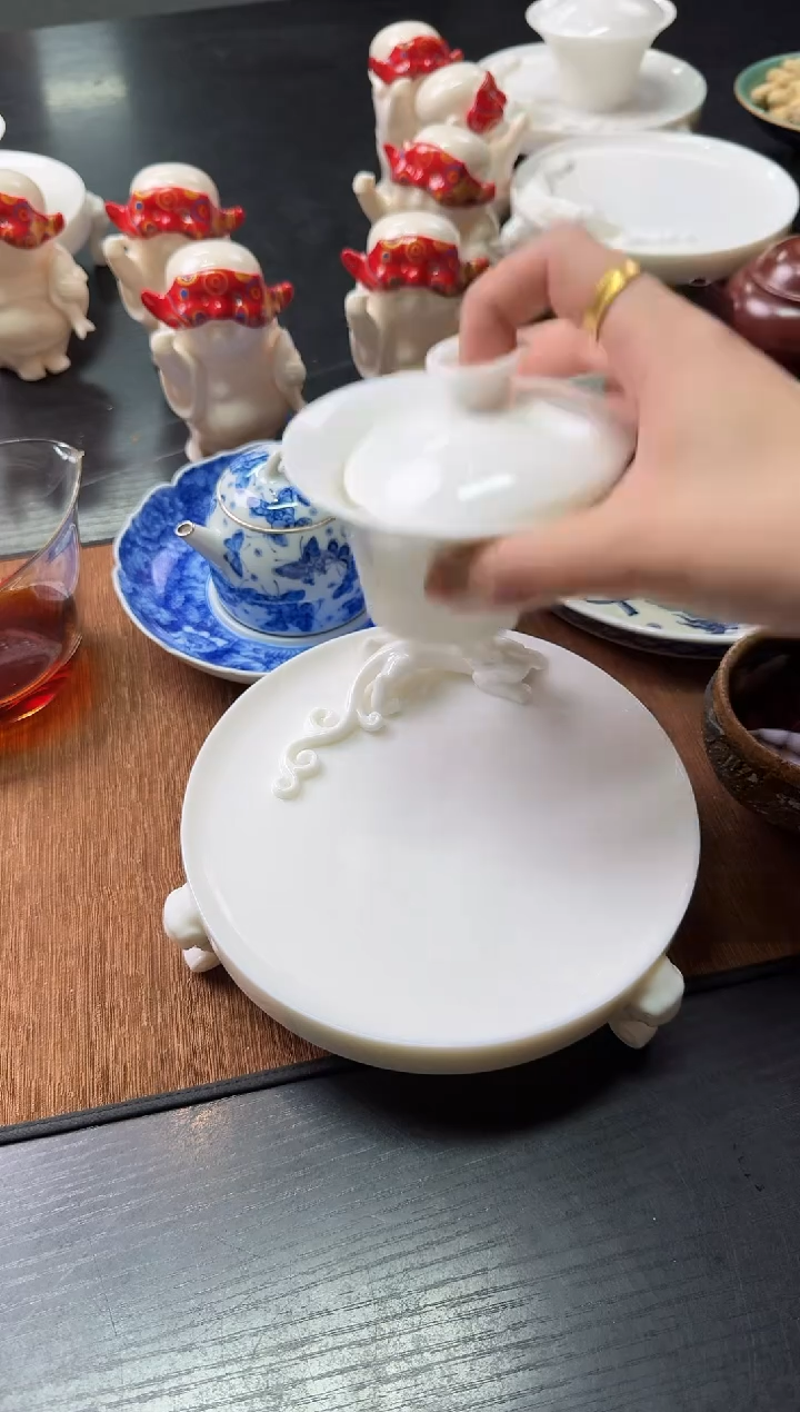 *L*º三足壶承---------