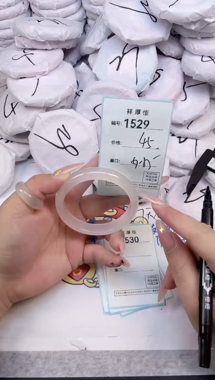 玛瑙/玉髓手镯未镶嵌1529