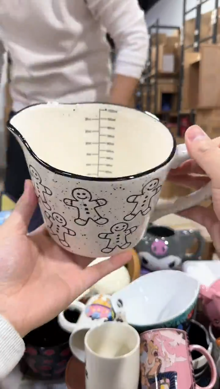 瓷片姜饼人奶壶   