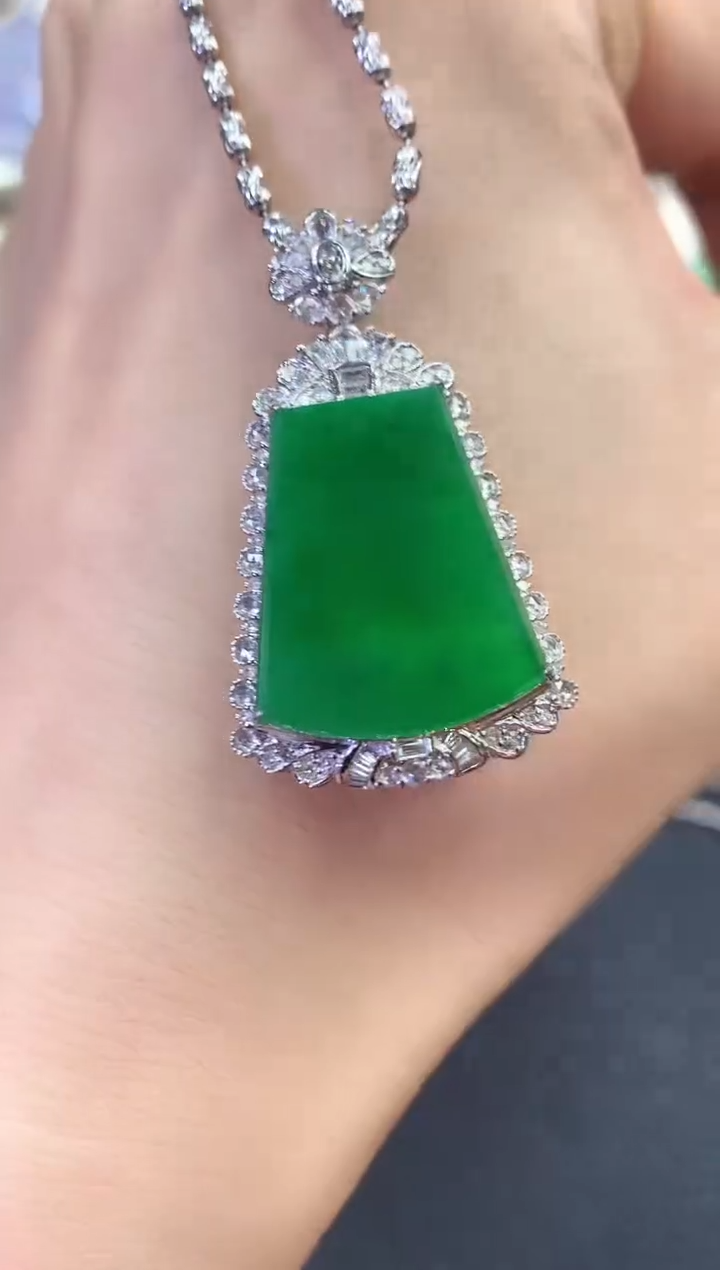 【闪购商品】翡翠吊坠(不含链)18K金镶嵌C 131     