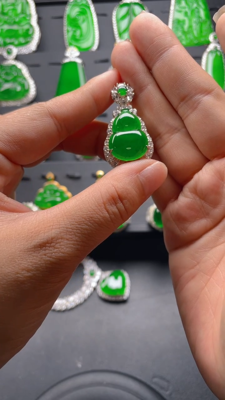 【闪购商品】翡翠吊坠(赠链)未镶嵌1624