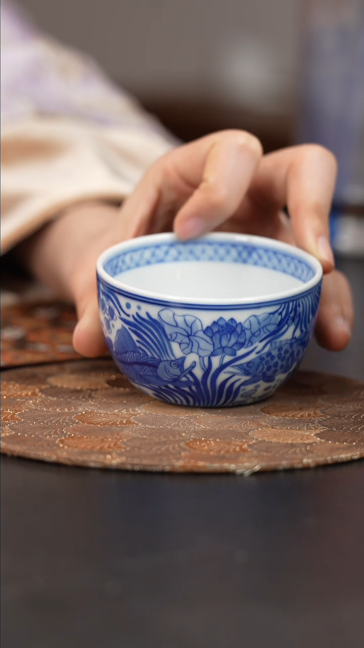 【闪购商品】杯看山柴窑青花鱼藻