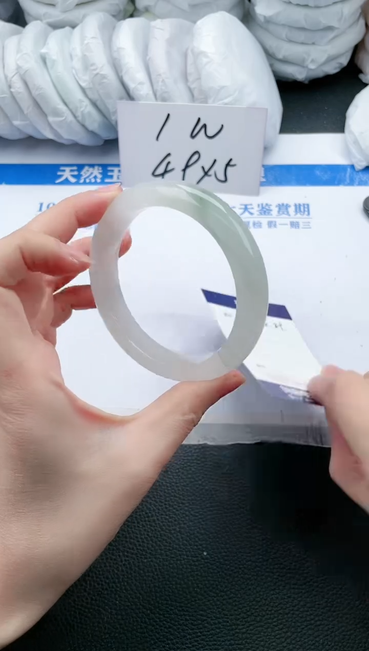 【闪购商品】石英质玉手镯未镶嵌K89