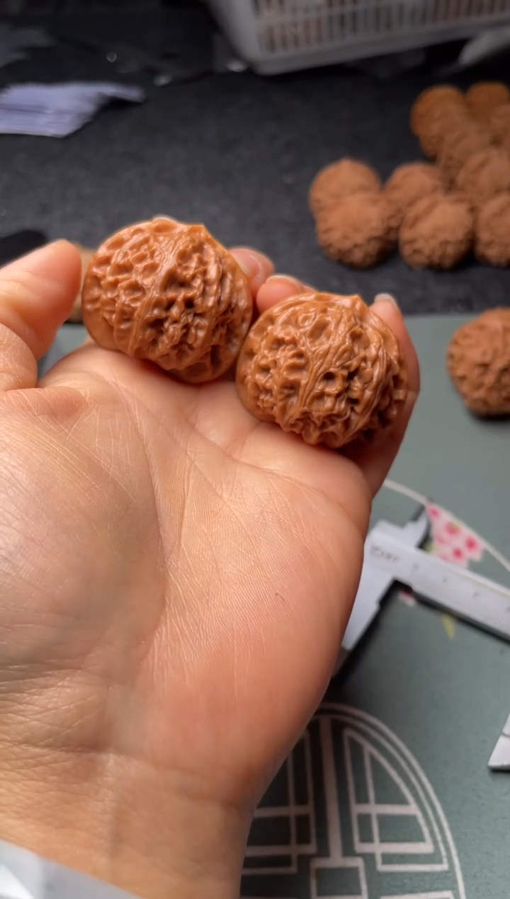 把件文玩核桃w184  宫灯 38尺