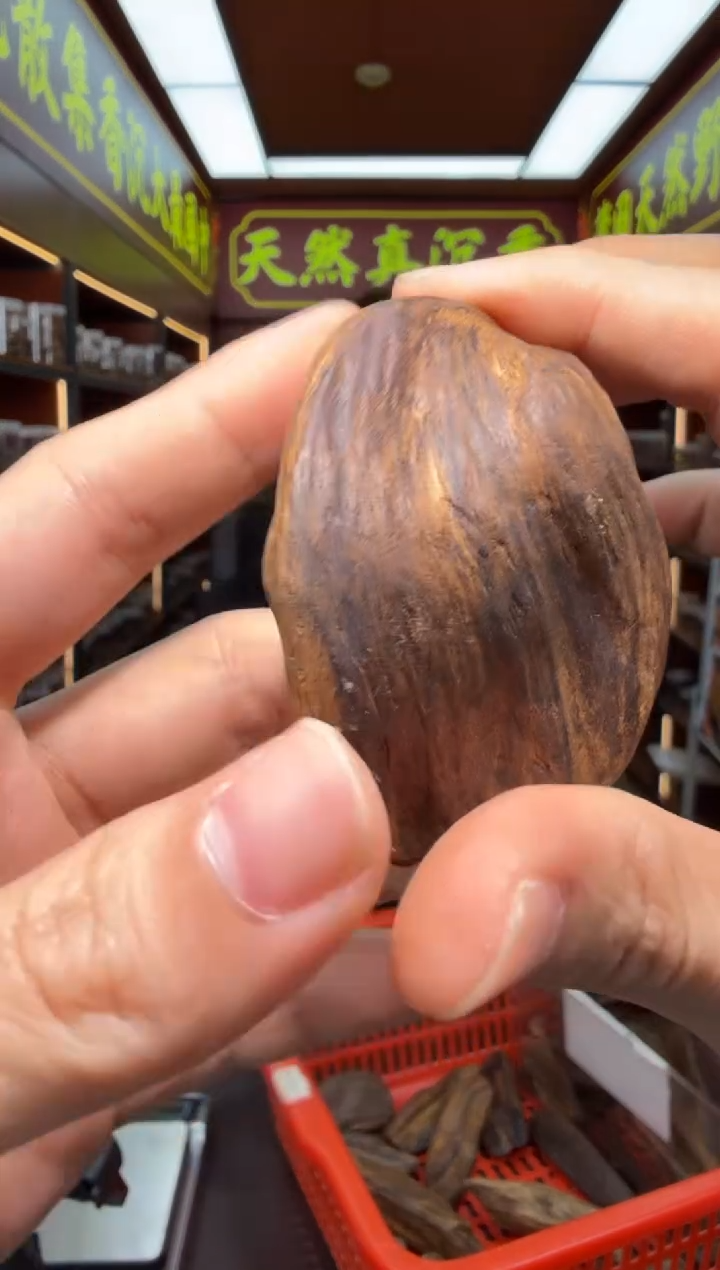 沉香吊坠110号芽庄黑油格