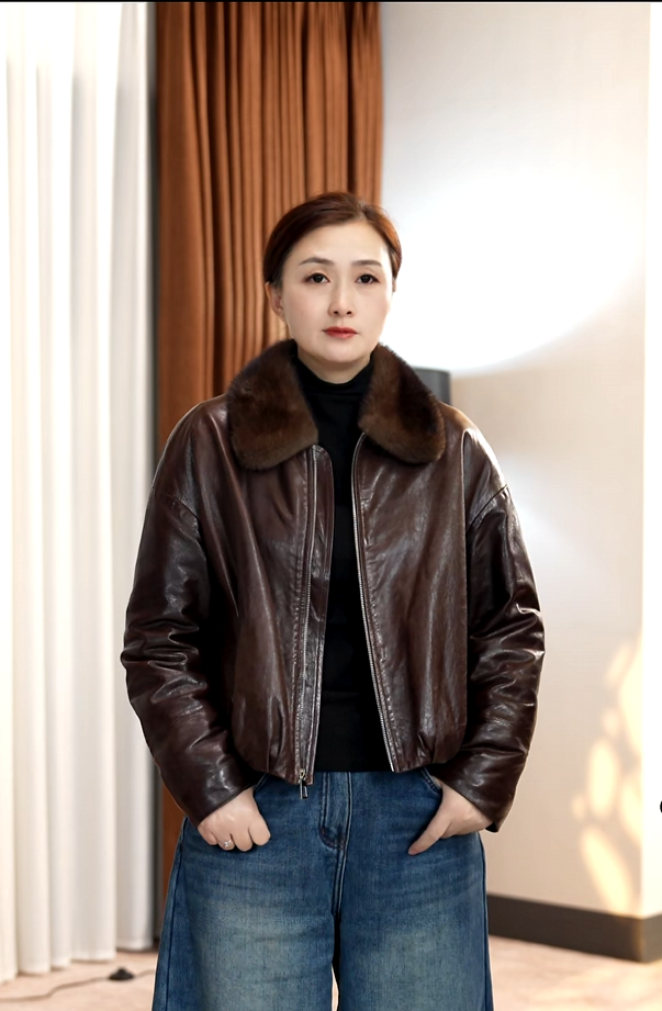 《于一一》5733-1明星同款秋冬女装翡翠油蜡皮衣+鹅绒内胆毛领脱卸2
