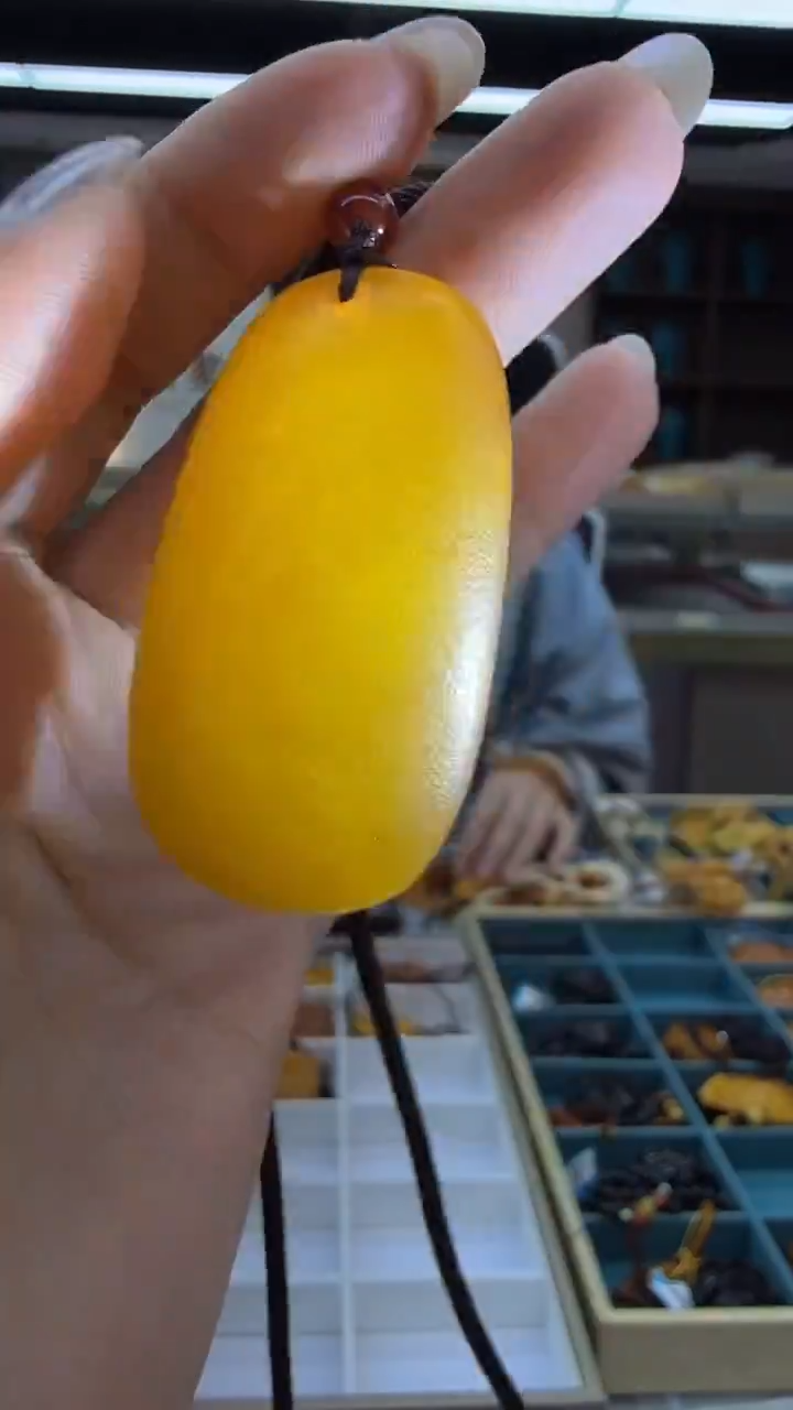 琥珀颈饰未镶嵌180秒拍号 假一罚三 
