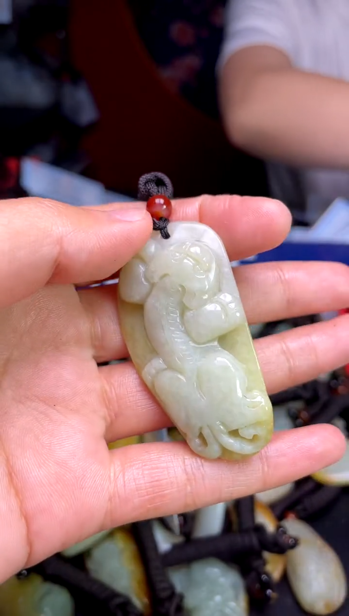 和田玉未镶嵌颈饰1