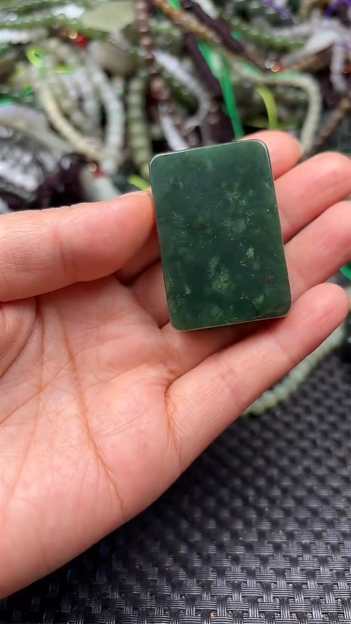 和田玉未镶嵌颈饰1