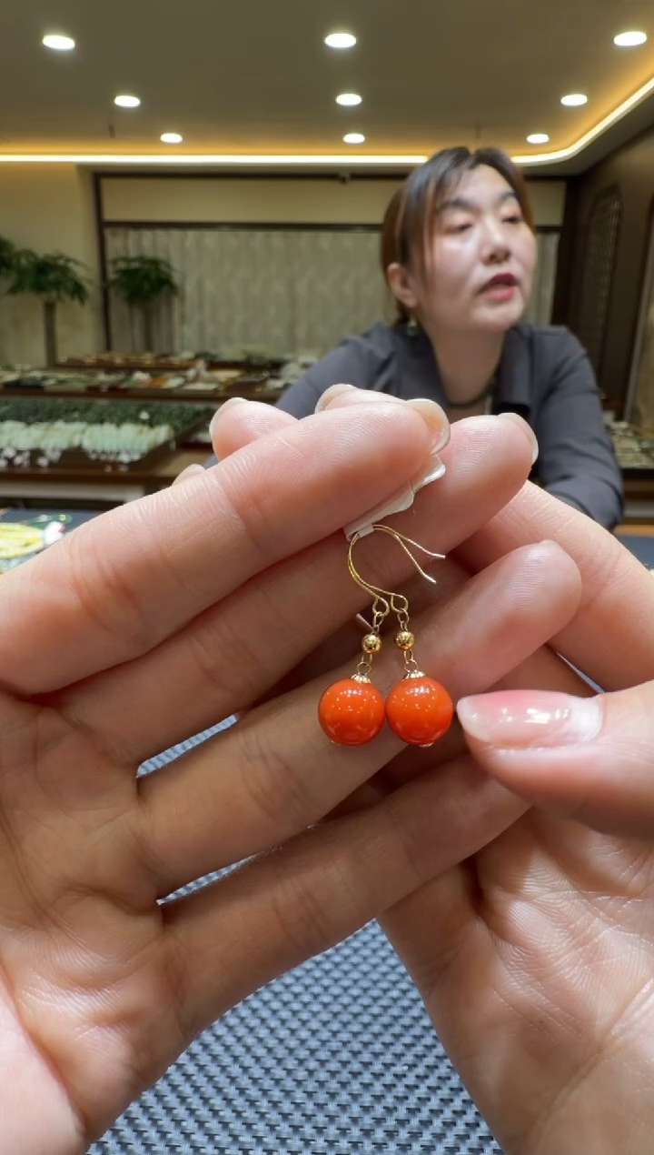 18K金镶嵌颈饰玛瑙/玉髓耳饰一对