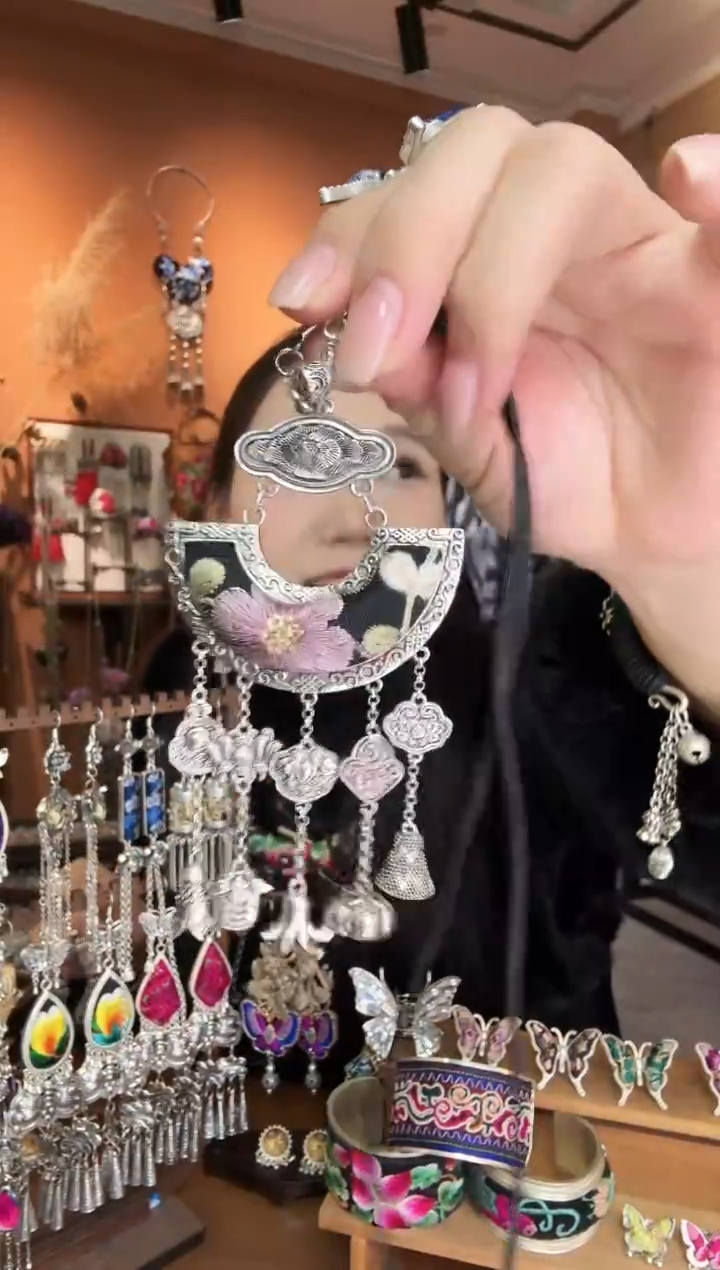 刺绣纯手工民族风吊坠