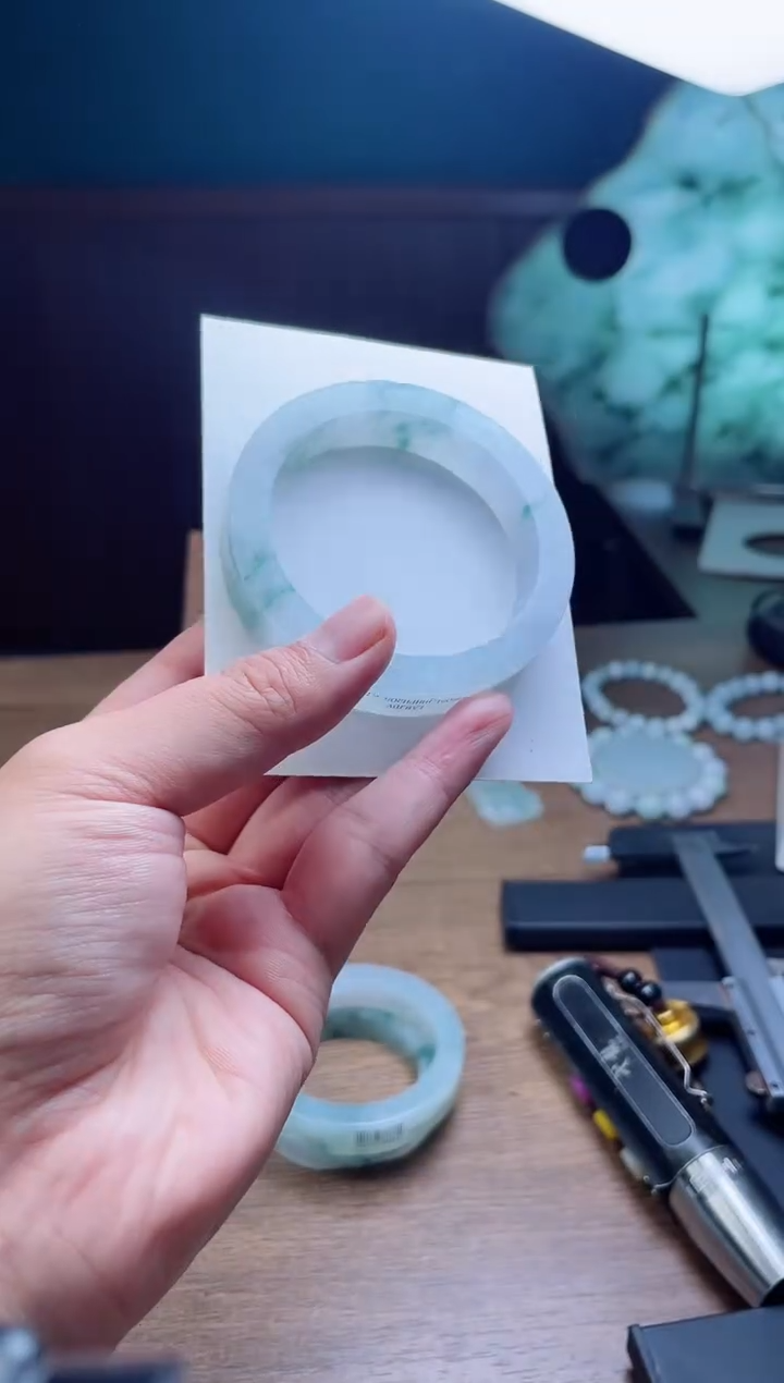 未镶嵌手镯定制翡翠伟**8定制