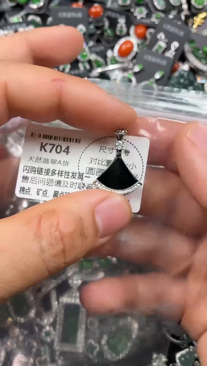 颈饰未镶嵌翡翠K704吊坠