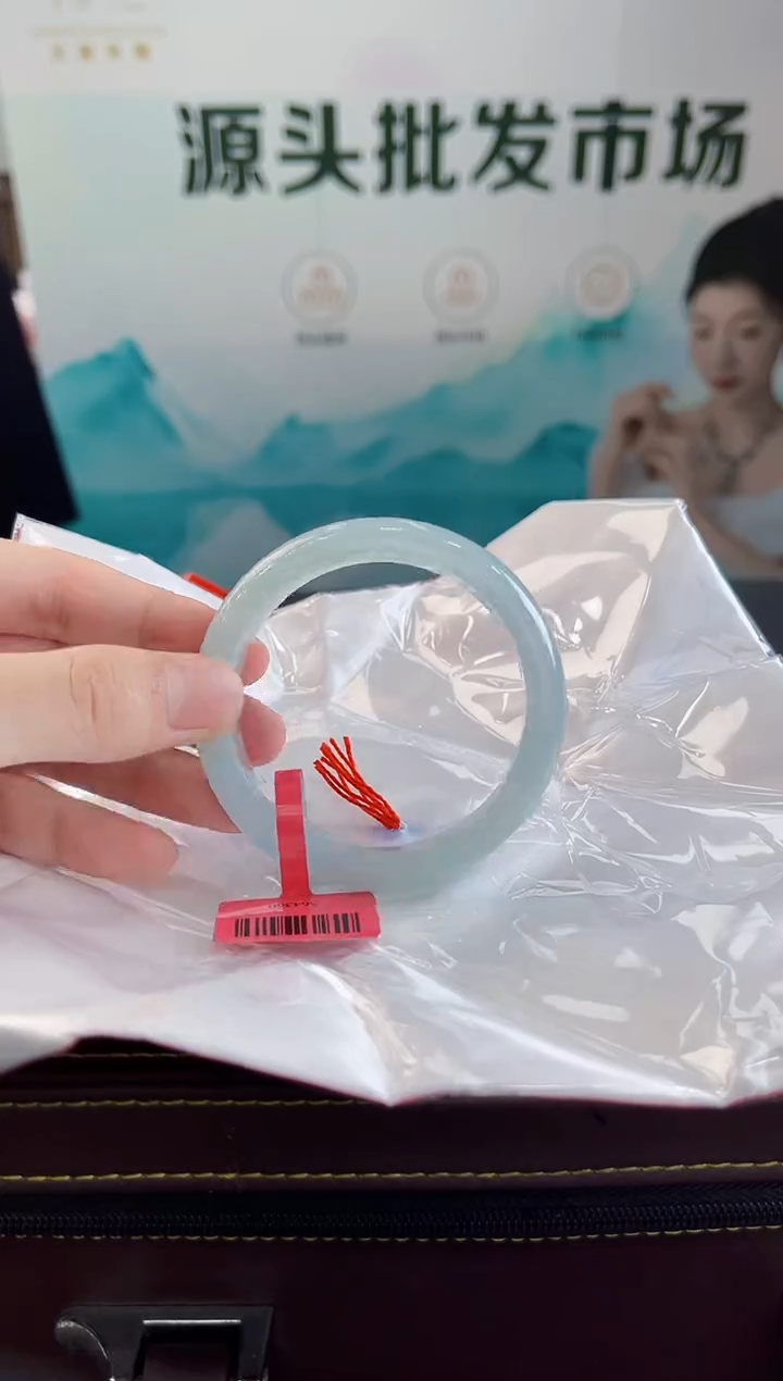 【闪购商品】翡翠手镯未镶嵌手镯