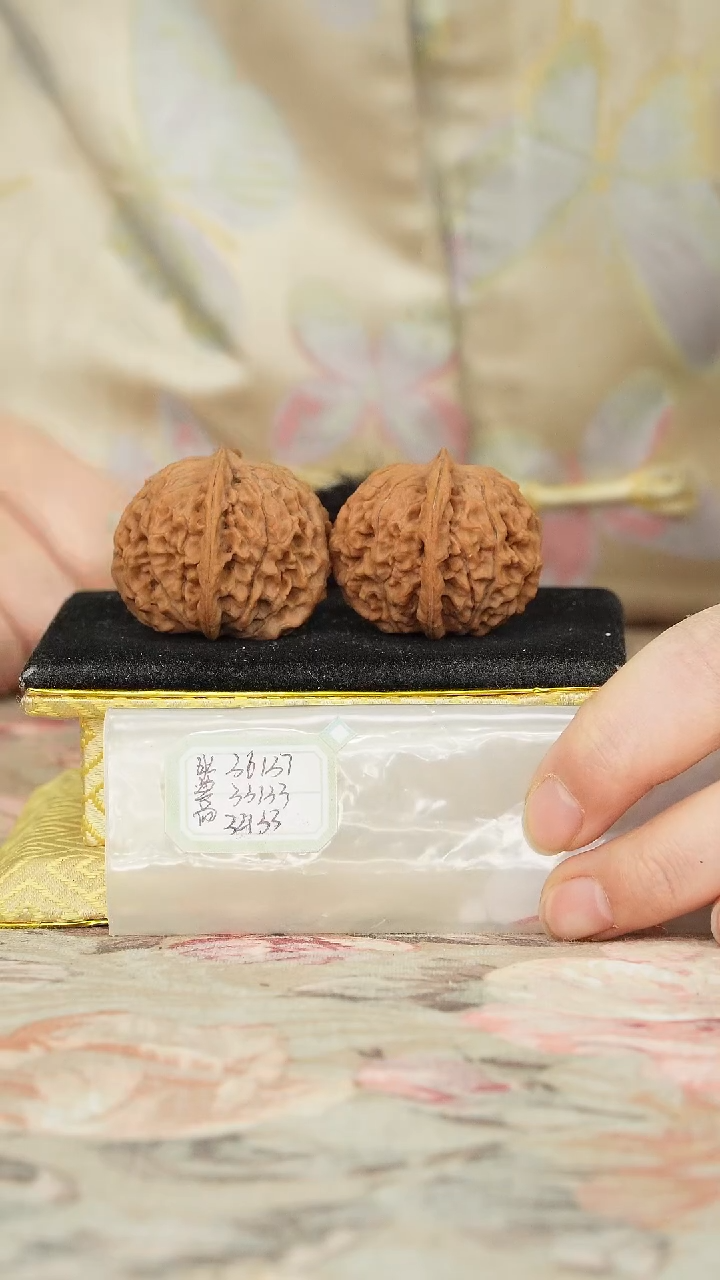 【闪购商品】文玩核桃把件非嫁接元宝